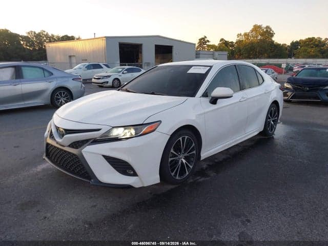2019 TOYOTA CAMRY SE 2