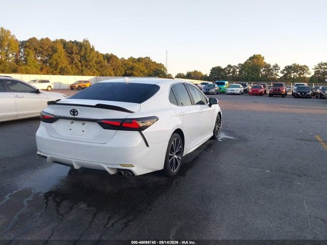 2019 TOYOTA CAMRY SE 4