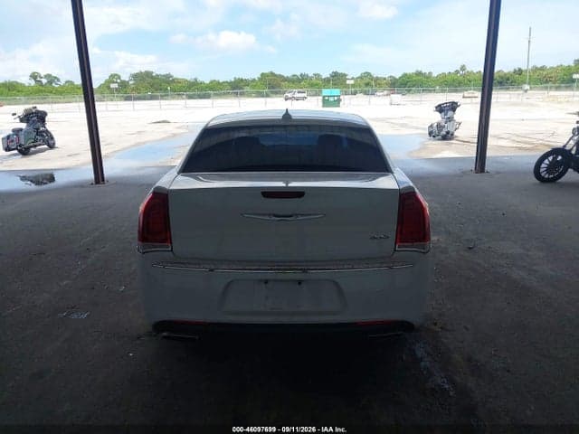 2019 CHRYSLER 300 LIMITED 16