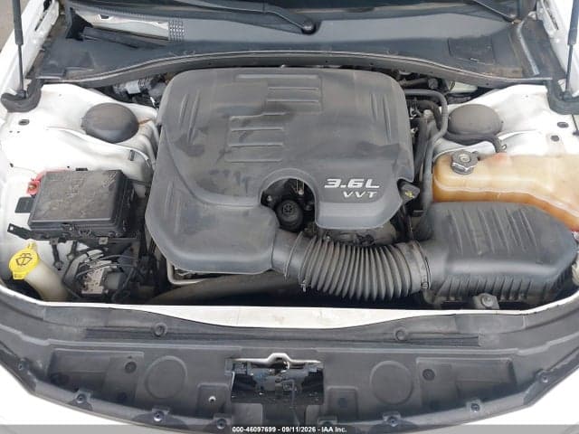 2019 CHRYSLER 300 LIMITED 10