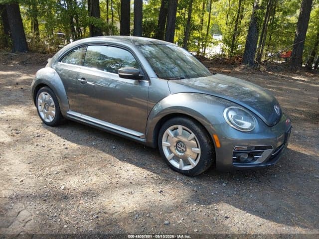 2018 VOLKSWAGEN BEETLE 2.0T SE 1
