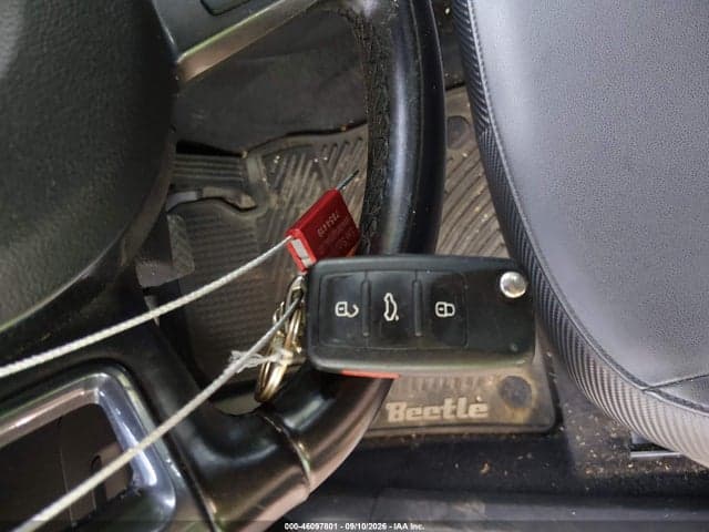 2018 VOLKSWAGEN BEETLE 2.0T SE 11