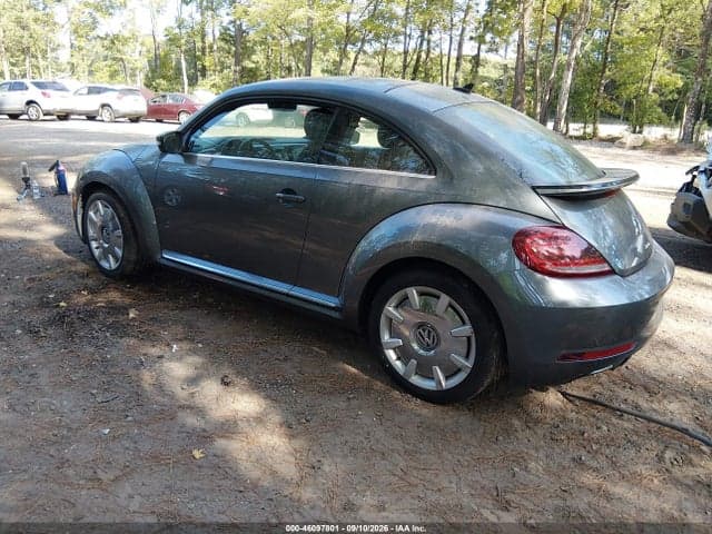 2018 VOLKSWAGEN BEETLE 2.0T SE 3