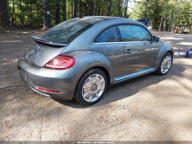 2018 VOLKSWAGEN BEETLE 2.0T SE 4