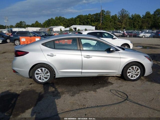 2019 HYUNDAI ELANTRA SE 13