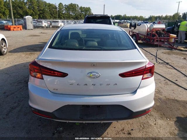 2019 HYUNDAI ELANTRA SE 16