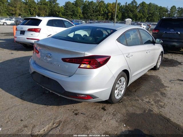 2019 HYUNDAI ELANTRA SE 4