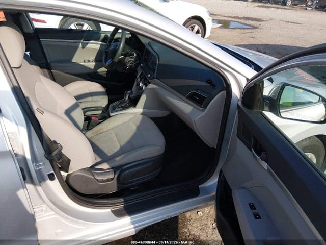 2019 HYUNDAI ELANTRA SE 5