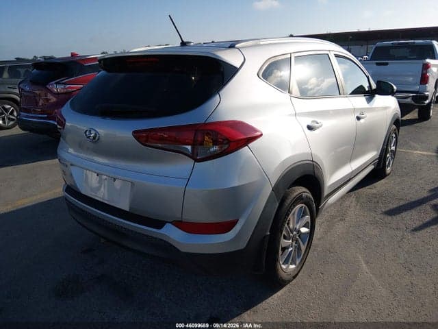 2017 HYUNDAI TUCSON SE 4