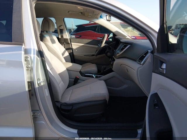 2017 HYUNDAI TUCSON SE 5
