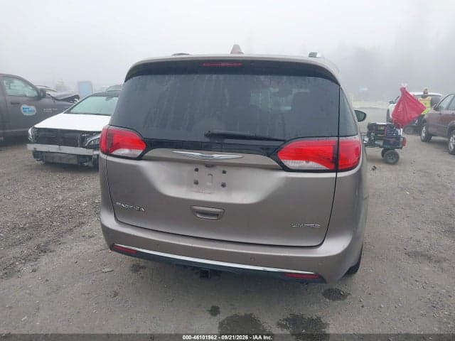 2017 CHRYSLER PACIFICA LIMITED 17