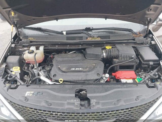 2017 CHRYSLER PACIFICA LIMITED 10