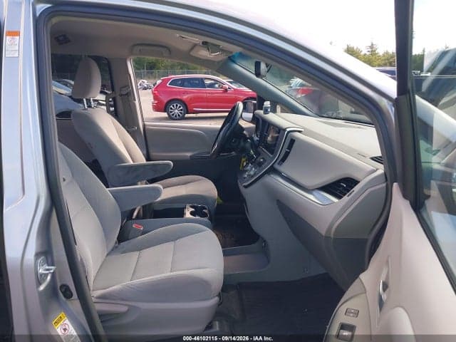 2017 TOYOTA SIENNA LE 8 PASSENGER 5