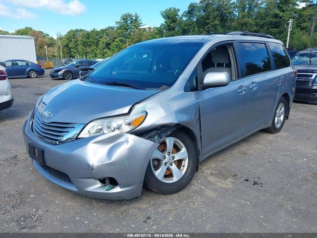 2017 TOYOTA SIENNA LE 8 PASSENGER 6