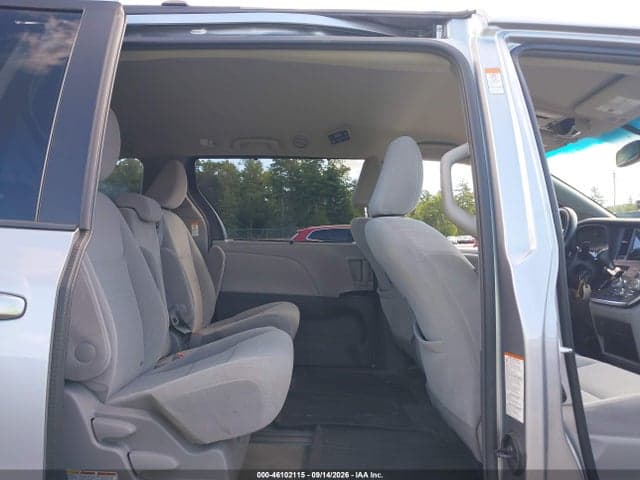 2017 TOYOTA SIENNA LE 8 PASSENGER 8