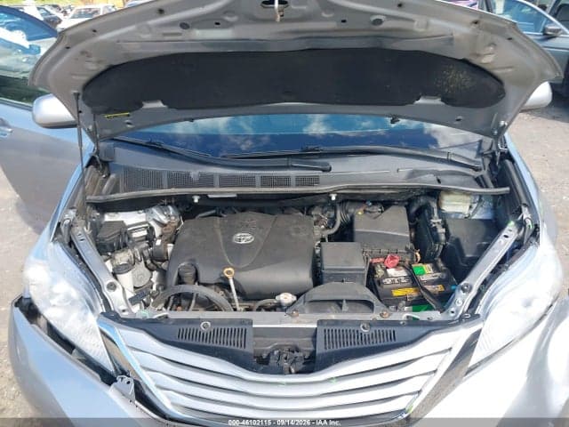 2017 TOYOTA SIENNA LE 8 PASSENGER 10