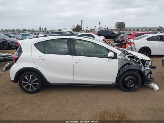 2018 TOYOTA PRIUS C TWO 14