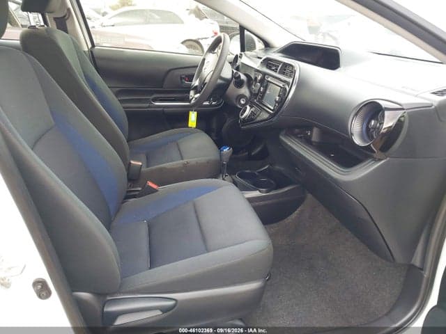 2018 TOYOTA PRIUS C TWO 5