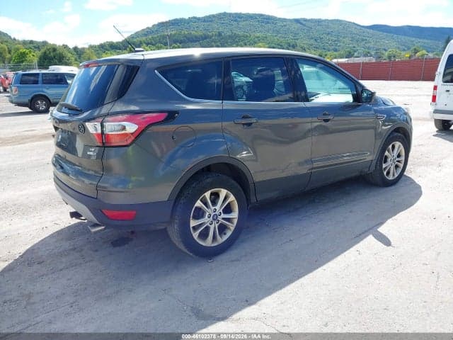 2017 FORD ESCAPE SE 4