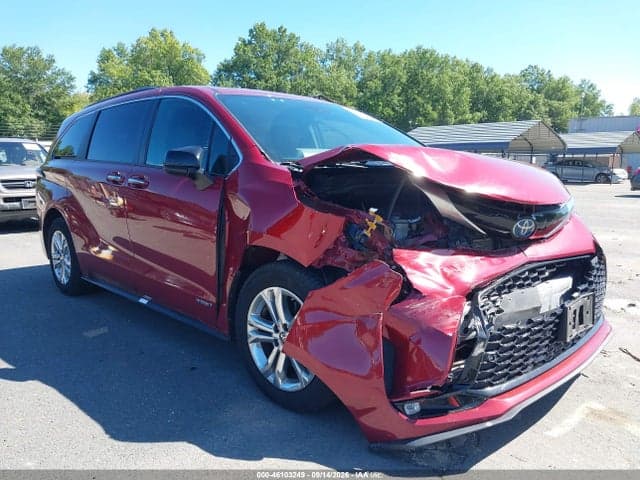 2021 TOYOTA SIENNA XSE