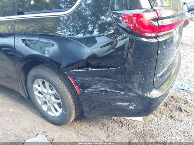 2027 CHRYSLER PACIFICA 17