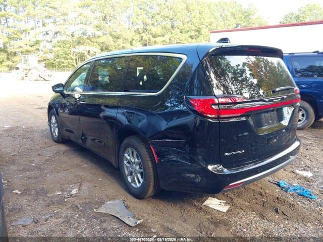 2027 CHRYSLER PACIFICA 3