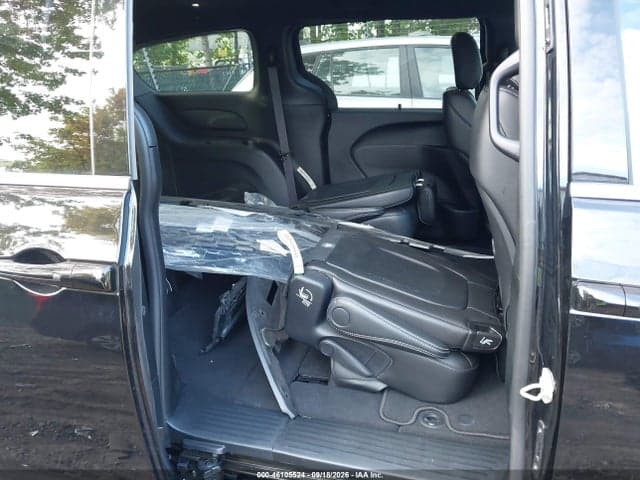 2027 CHRYSLER PACIFICA 8