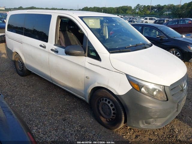 2017 MERCEDES-BENZ METRIS