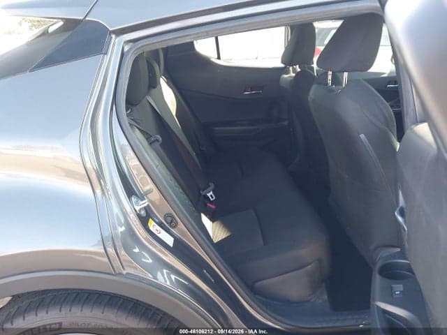 2019 TOYOTA C-HR XLE 8