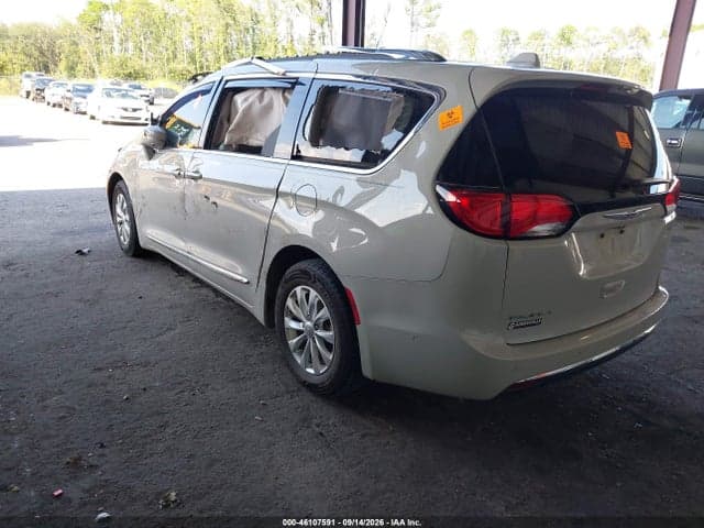 2019 CHRYSLER PACIFICA TOURING L 3