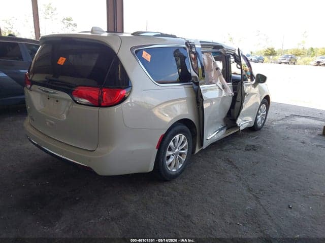 2019 CHRYSLER PACIFICA TOURING L 4