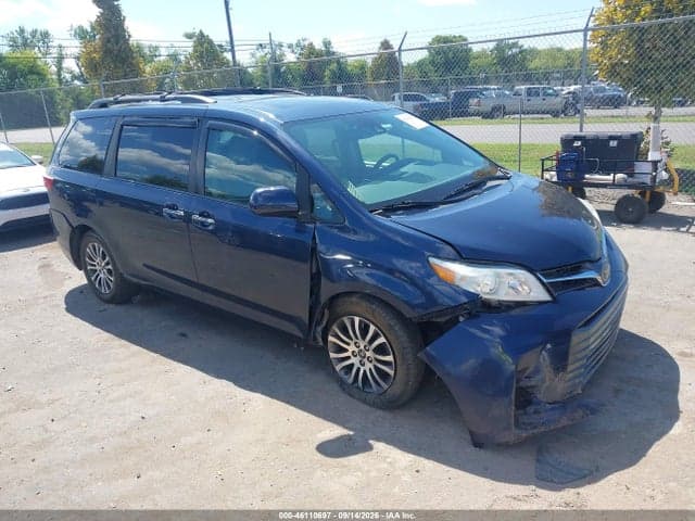 2018 TOYOTA SIENNA XLE 8 PASSENGER