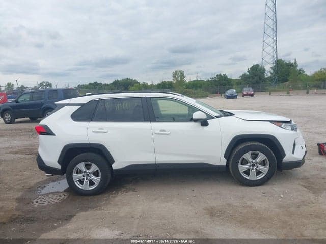 2019 TOYOTA RAV4 XLE 13