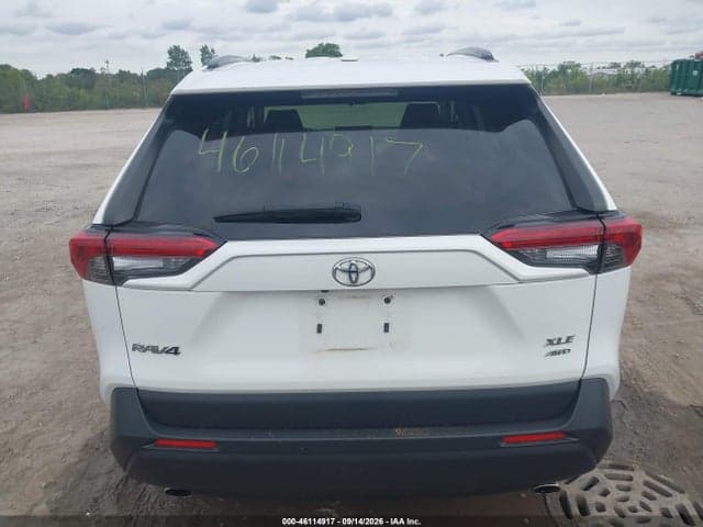 2019 TOYOTA RAV4 XLE 16