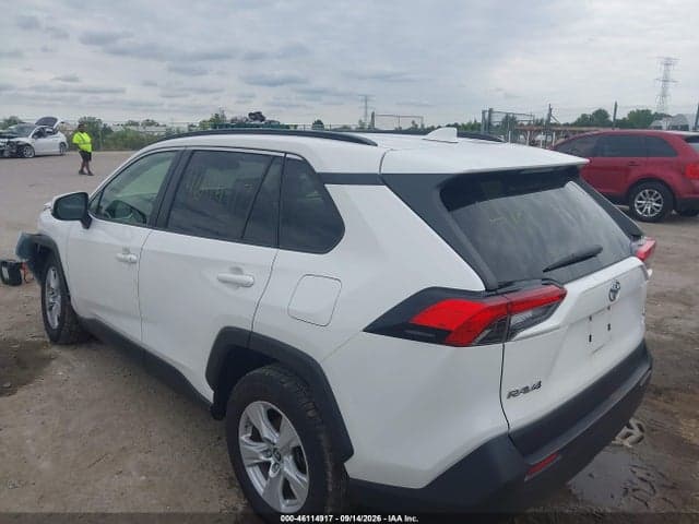 2019 TOYOTA RAV4 XLE 3