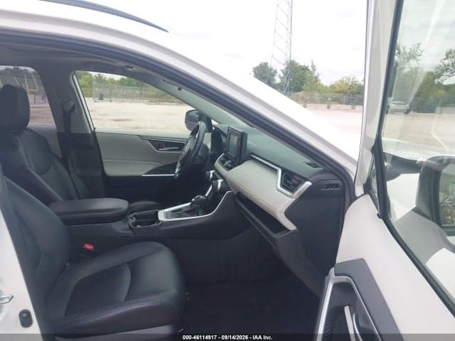2019 TOYOTA RAV4 XLE 5