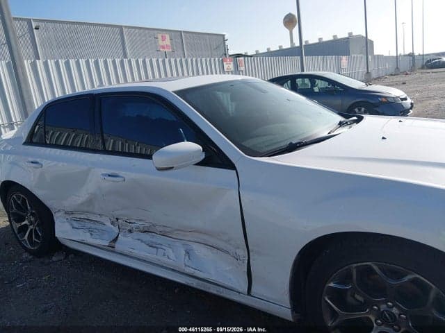 2018 CHRYSLER 300 300S 6