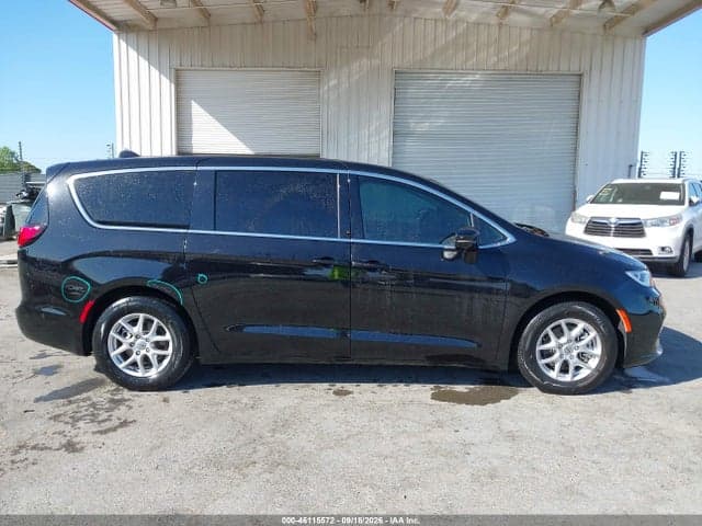 2024 CHRYSLER PACIFICA TOURING L 17