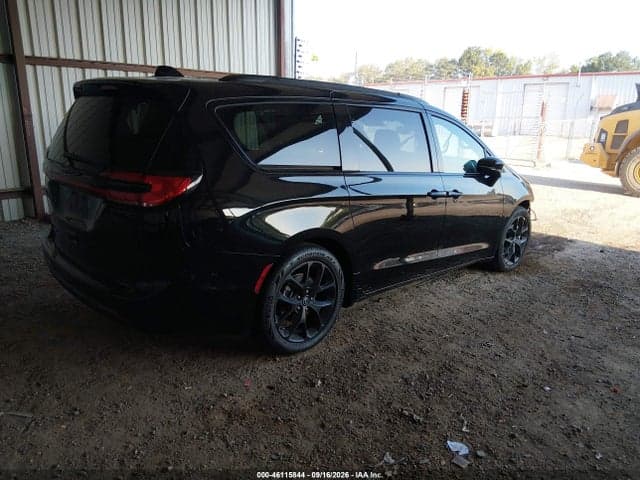 2025 CHRYSLER PACIFICA LIMITED 4