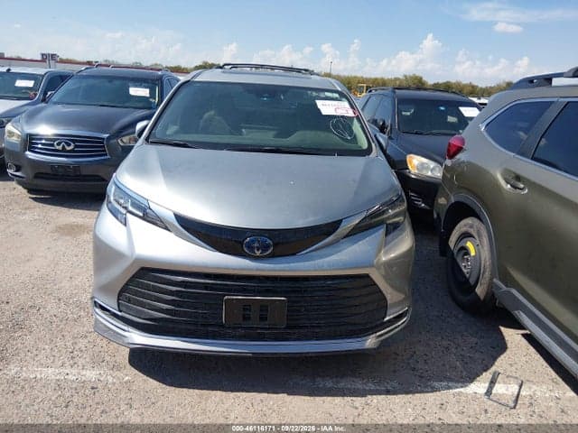 2025 TOYOTA SIENNA 12