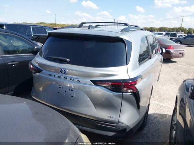 2025 TOYOTA SIENNA 16