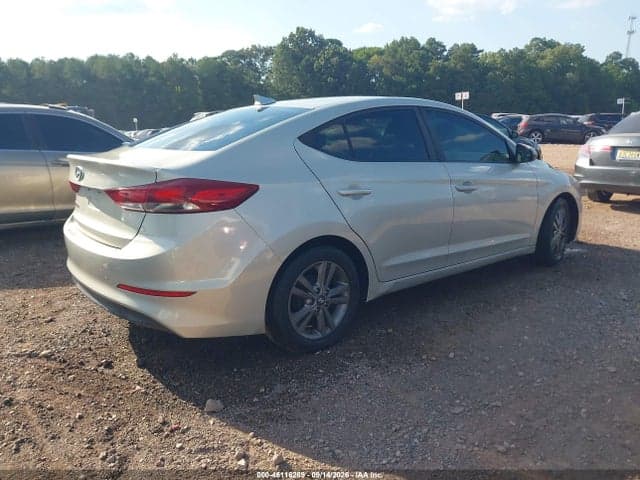 2017 HYUNDAI ELANTRA SE 4