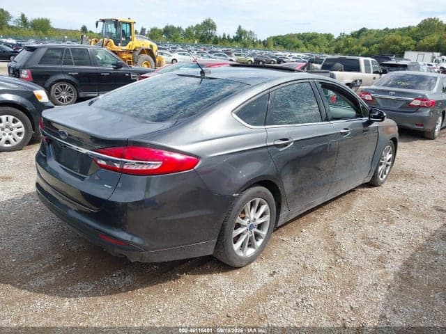 2017 FORD FUSION SE 4