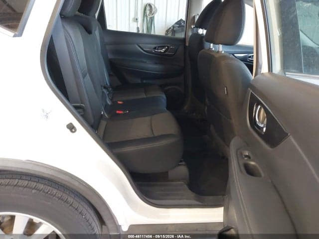 2017 NISSAN ROGUE SV 8