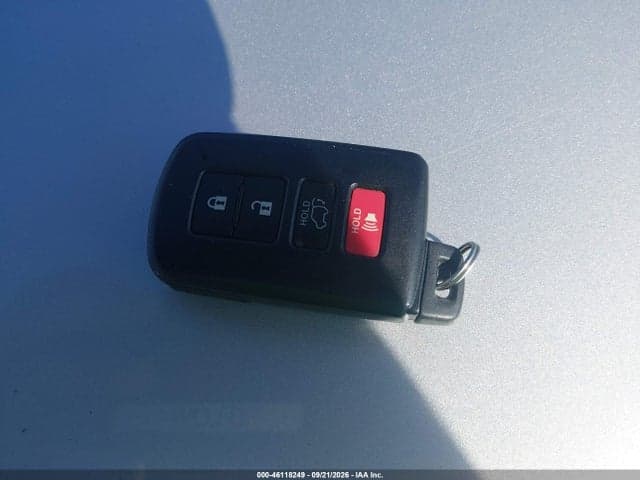 2018 TOYOTA RAV4 XLE 11