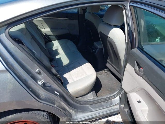 2017 HYUNDAI ELANTRA SE 8