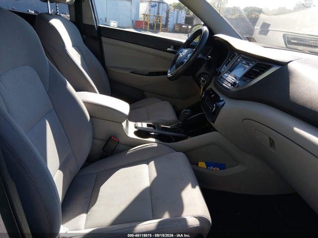 2017 HYUNDAI TUCSON SE 5