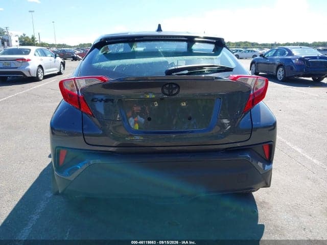 2021 TOYOTA C-HR XLE 14