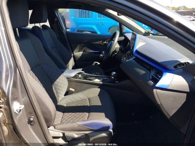 2021 TOYOTA C-HR XLE 5