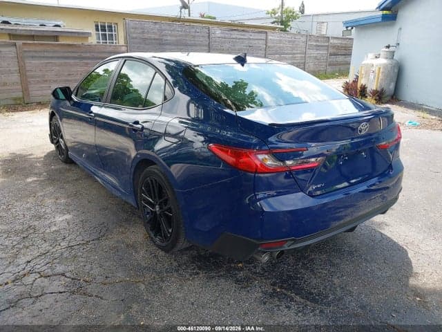 2019 TOYOTA CAMRY XLE 3